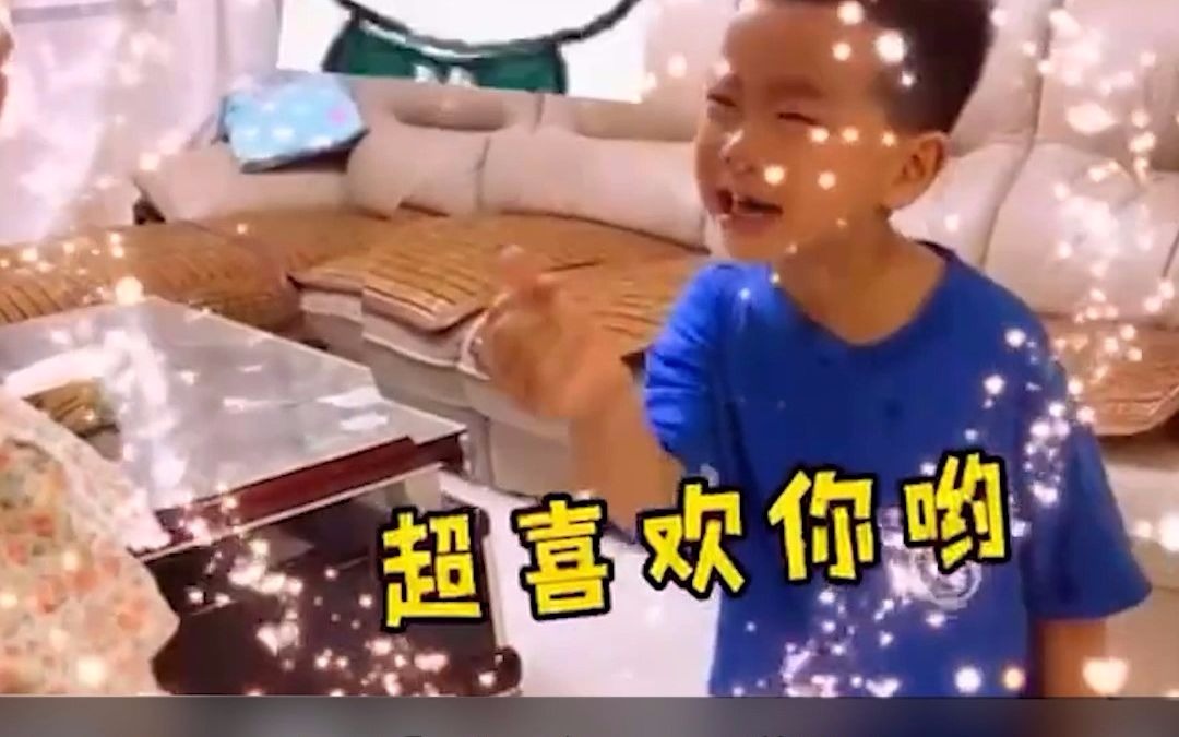 情商真高！姐弟俩吵架脸红脖子粗，弟弟一句话突然反转剧情，网友调侃：这叫及时止损！