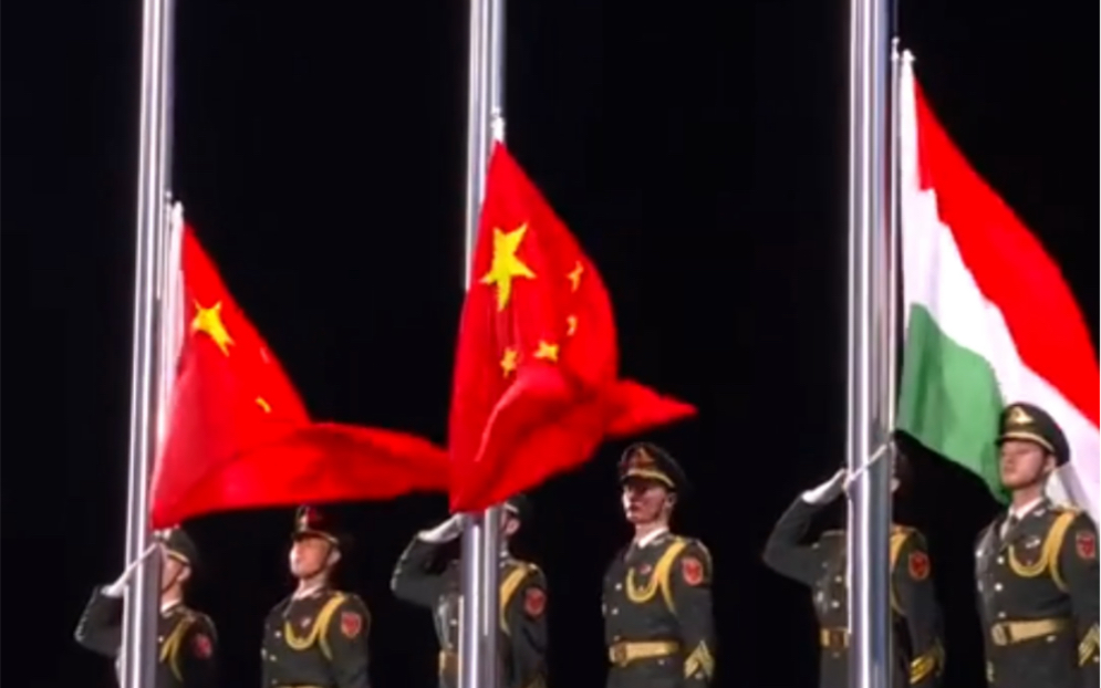 北京冬奥同时升起两面五星红旗