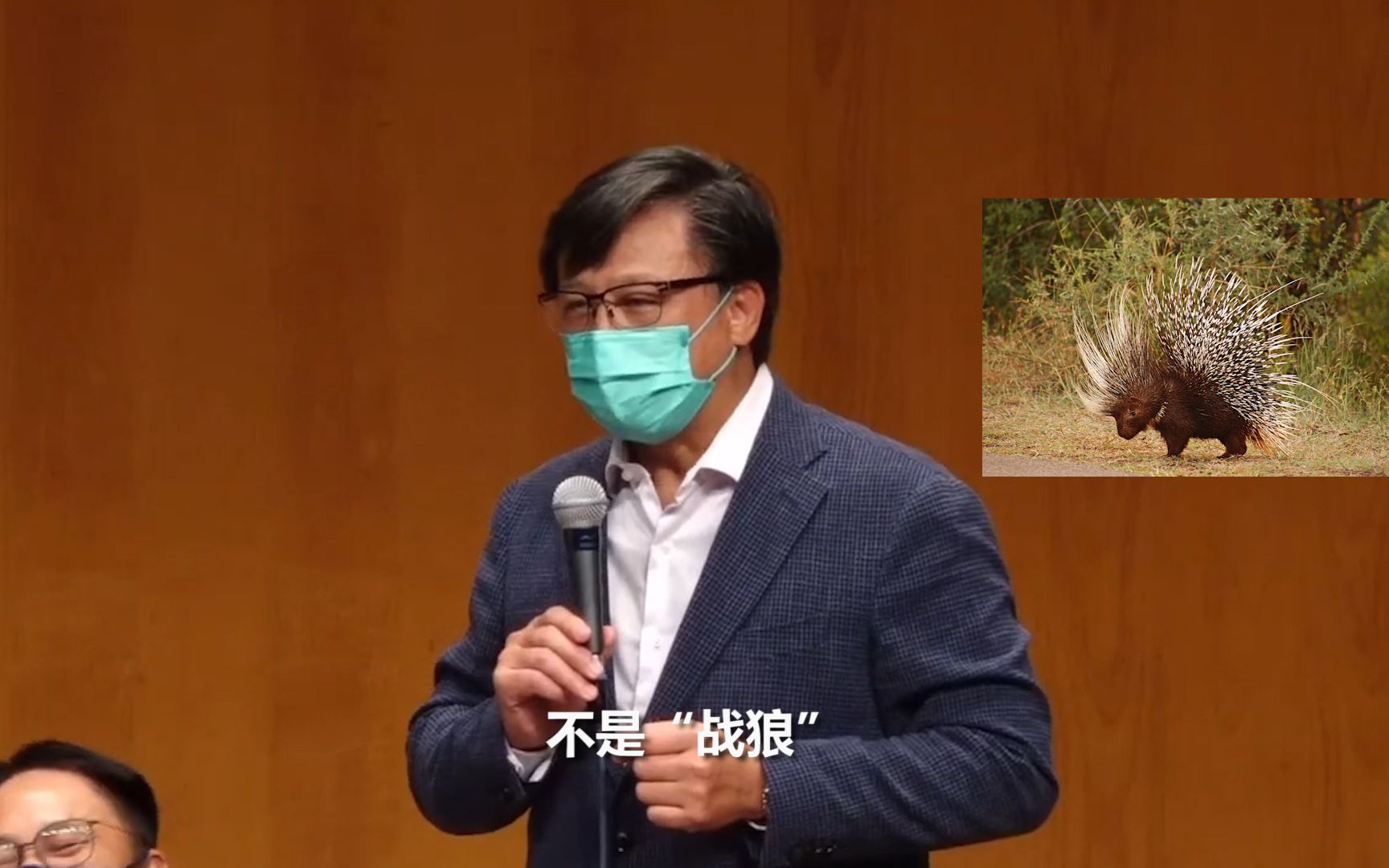 何君尧说“我并非战狼而是战猪” 谈原因怼反中乱港者 全场会心大笑